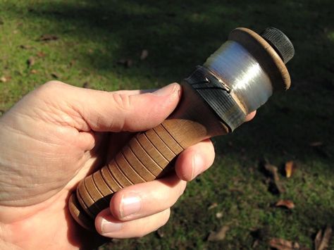 Live Oak Hobo Handline Hobo Fishing Reel, Bushcraft Fishing, Survival Fishing, Bushcraft Shelter, Bush Craft, Primitive Survival, Bushcraft Gear, Hand Lines, Fishing Box