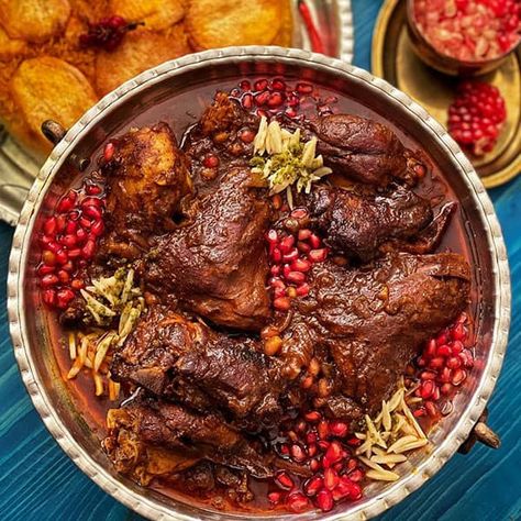 Persian Pomegranate, Moroccan Tagine Recipes, Persian Food Iranian Cuisine, Pomegranate Chicken, Iranian Dishes, Kurdish Food, Iranian Recipes, Iranian Cuisine, Tagine Recipes