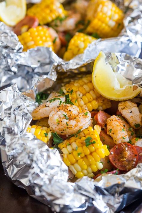 These low country boil foil packets are a breeze to make and packed full of… Low Country Boil Foil Packets, Seafood Boil In Oven, Oven Foil Packets, Low Country Boil Recipe, Shrimp Boil Foil, Foil Packet Dinners, Foil Dinners, Country Boil, Low Country Boil