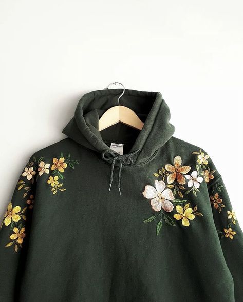 Clothes Embroidery Diy, Diy Vetement, Embroidery Hoodie, Hand Embroidery Flowers, Embroidery On Clothes, Shirt Print Design, 자수 디자인, Green Hoodie, Hand Embroidery Art