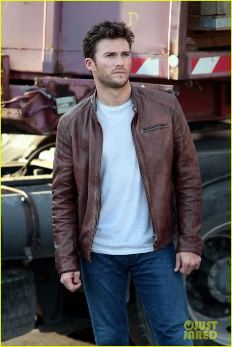 Scott Eastwood could almost be Logan too Francesca Eastwood, Captain America Jacket, Man Cafe, Brown Leather Jacket Men, Leather Jacket For Men, Shearling Jacket Women, Celebrities Leather Jacket, Scott Eastwood, Cafe Racer Jacket