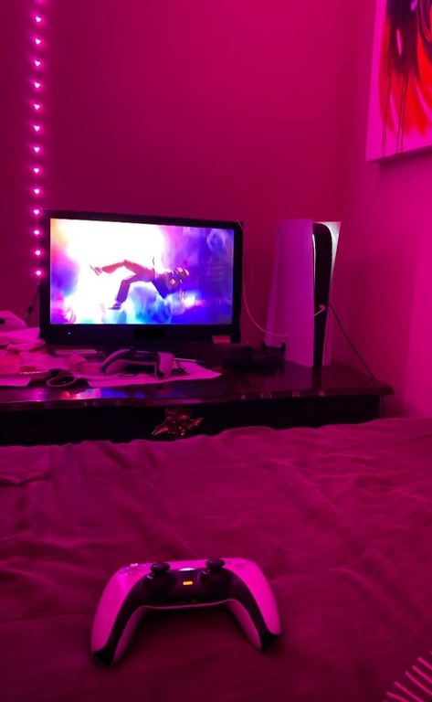 Ps4 Setup Bedroom, Pink Ps5 Setup, Pink Ps5 Controller, Ps5 Aesthetic Setup, Ps5 Pfp, Pink Ps5, Ps4 Aesthetic, Ps5 Aesthetic, Ps5 Setup