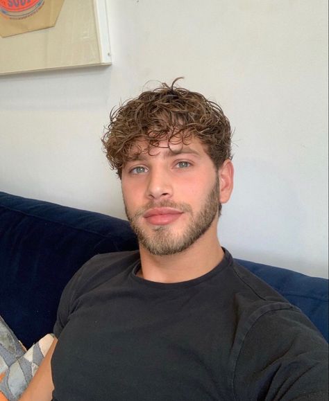 Medium Curly Hairstyles, Curly Hairstyles For Men, Fancy Aesthetic, Mens Hair Colour, Heels Elegant, Cute Guy Pics, Medium Curly, Footwear Fashion, Lady Shoes