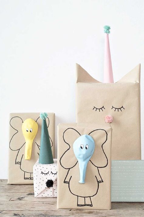 Unbelievably cute brown paper gift wrapping ideas for kids. #brownpaperwrapping #funchristmaswrappingideas #cutechristmaswrappingideas Craft Ideas To Sell Handmade, Creative Gift Packaging, Baby Gift Wrapping, Idee Babyshower, Creative Diy Gifts, Gifts Wrapping Diy, Diy Gifts For Kids, Creative Gift Wrapping, Diy Gift Wrapping