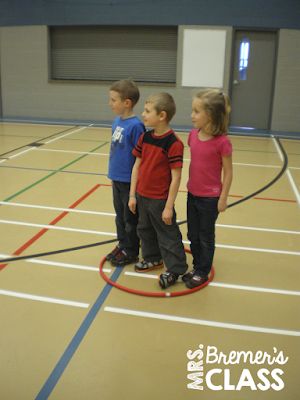 Fun gym game for Kindergarten PE Fun Gym Games, Pe Games For Kindergarten, Gym Class Games, Indoor Recess Games, Sport Snacks, Pe Games Elementary, Recess Games, Gym Games For Kids, Elementary Physical Education