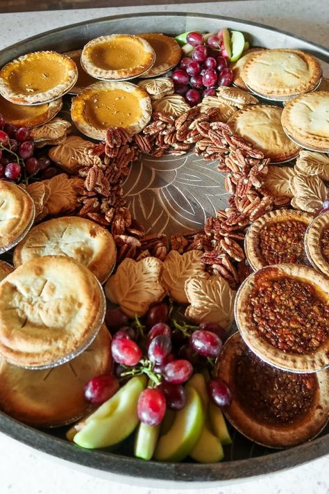 Fall Mini Pie Dessert Board #minipies #dessertboard #falldesserts Dessert Board, Mini Pie, Charcuterie Inspiration, Party Food Platters, Charcuterie And Cheese Board, Charcuterie Recipes, Fall Mini, Mini Pies, Thanksgiving Desserts