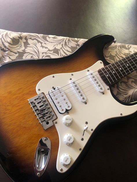 Electric Guitar Aesthetic, Fender Stratocaster Sunburst, Guitar Aesthetic, Stratocaster Guitar, Fender Stratocaster, Playing Guitar, Electric Guitar, Guitar