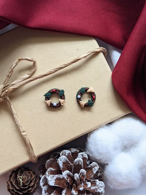 Handmade Polymer Clay Earrings|Christmas Wreath Clay Earrings Christmas, Bracelets Easy, Clay Christmas, Polymer Clay Christmas, Diy Bracelets Easy, Earrings Christmas, Fimo Clay, Business Idea, Clay Ideas