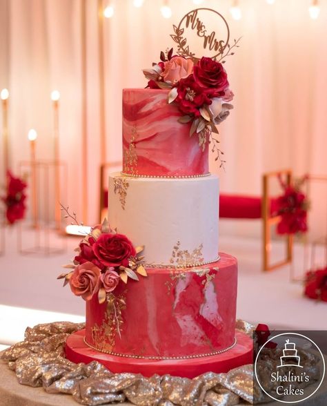 Red Fondant Cake Design, Traditional Cakes Wedding African, Wedding Cakes Maroon, 5 Tier Wedding Cakes, White And Gold Wedding Cake, Quince Cakes, Three Tier Cake, Fondant Cake Designs, Cake Borders