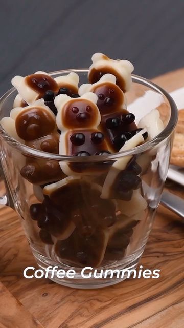 Gummy Recipe Healthy, Diy Gummy Bears Recipes, Coffee Gummies, Chocolate Gummy Bears, Gummy Bear Recipe, Sunday Prep, Homemade Gummy Bears, Healthy Gummies, Homemade Fruit Snacks