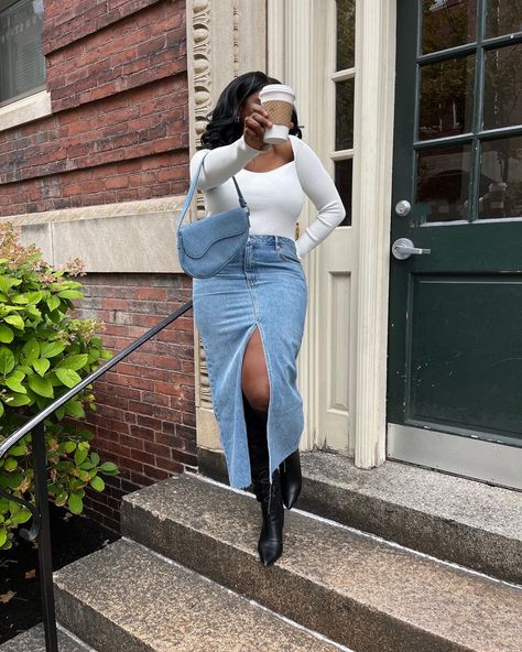 Denim Maxi Skirt Black Woman, Maxi Denim Skirt Outfit Mid Size, Mid Size Denim Skirt Outfit, Long Demin Skirt Outfits Winter, Black Jeans Skirt Outfit Winter, Denim Skirt Black Women, Styling Maxi Skirt Fall, Light Wash Denim Skirt Outfits, Denim Split Skirt Outfit