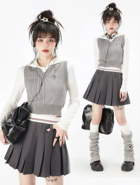 Korean Outfits Ideas, Outfit Idea Aesthetic, Female Modeling Poses, Acubi Outfit, 2000s Japanese Fashion, Idea Aesthetic, Outfit Korean, Downtown Outfits, Kawaii Fashion Outfits