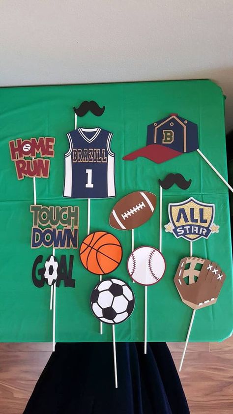 craft projects Sports Notice Board Ideas, Sports Week Decoration Ideas, Sports Day Bulletin Board Ideas, Sports Day Decoration Ideas School, Sports Day Board Decoration, Baby Birthday Party Games, Sports Day Decoration, Sports Theme Classroom, School Decoration