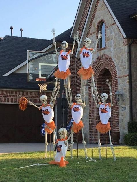 Cheap Halloween Diy, Diy Halloween Dekoration, Fun Diy Halloween Decorations, Halloween Outdoor Decoration, Halloween Decorations Ideas, Cheap Diy Halloween Decorations, Dekorasi Halloween, Halloween Diy Outdoor, Halloween Skeleton Decorations