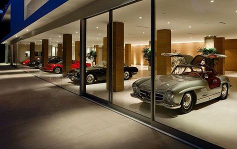 luxury-modern-home-garage-with-glass-801×534 | Webber + Studio Oculus Car Collection Garage, Contemporary Garage, Glass Garage, House Minimalist, Glass Pavilion, Car Display, Ultimate Garage, Luxury Garage, Bedroom Minimalist