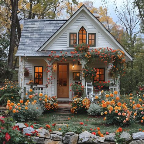 Cottage House Exterior, Cottage In The Woods, Dream Cottage, Cute House, Cabins And Cottages, Cottage Living, Dream House Exterior, Cozy Cottage, Small House Design