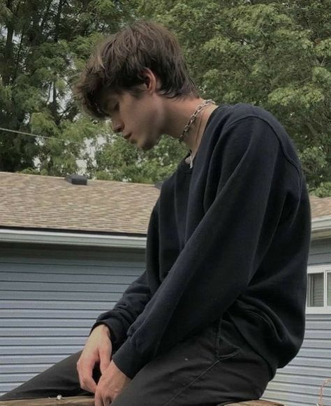 noahshaw | mara dyer trilogy | shaw confessions Hommes Grunge, Grunge Boy Aesthetic, Grunge Guy, Haircut 2023, Look Grunge, Skater Boys, Grunge Guys, Grunge Boy, Bad Boy Aesthetic