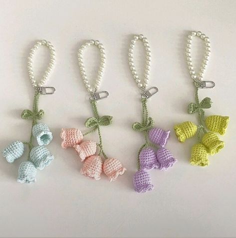 Knitted Keychain, Leaf Bag, شال كروشيه, Confection Au Crochet, Crochet Keychain Pattern, Mini Macrame, Crochet Wool, Crochet Clothing, Phone Charms