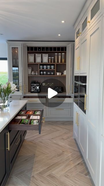 Trevor McDonnell Kitchens on Instagram: "The “ North Galway newbuild project “  . . So many features in this room. A kitchen dream 💭  . . This open plan kitchen, living and dining was so bright, airy &  spacious. The perfect chefs kitchen & entertaining space. . . The infram cabinetry was painted in a gorgeous neutral shade to complement this beautiful large open plan room.  . . What was your favourite thing about this kitchen?  . The open plan layout?  The walk in pantry? The state of the art appliances?  The bifold station?  The extra height cabinetry?   There was so much 😊 . . Sure, here are some hashtags you could use:  #NewBuildHome #inframekitchen #Kitchen #DreamKitchen #HomeDesign #ModernLiving #KitchenInspiration #InteriorDesign #HomeDecor #luxurykitchendesign  #CustomKitchen #Ho Kitchen And Den Combo Layout, Kitchen Great Room Layout Open Concept, Built In Ovens In Kitchens, Modern Open Plan Kitchen Living Room, Open Kitchen And Dining Room Layout, Open Plan Kitchen Dining Living Layout, Chef Home Kitchen, Chefs Kitchen Design, Kitchen Island Layout