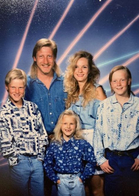 80s Family Photoshoot Funny, Awkward Family Photos Denim, 90s Family Photos, Awkward Portraits, Awkward 80s Photoshoot Siblings, Awkward 80's Family Photos, 80s Family Photos Christmas, Funny Family Portraits, Bad Family Photos