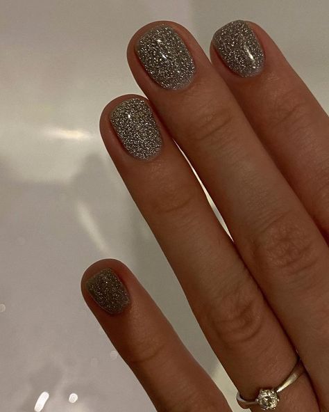 Short Nails Shimmer, Short Sparkly Nails Simple, Glitter Short Gel Nails, Black Glitter Nails Short, Gel Nails Ideas Short Winter, Sparkly Nails Short, Glitter Silver Nails, Christmas Nails Minimalist, Nye Nails Short