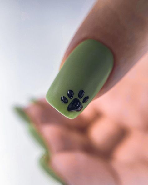 Nail Ideas Paw Print, Cat Paws Nail Art, Puppy Paw Nails, Paw Print On Nails, Dog Paws Nails, Cat Paw Nails Design, Nail Art Paw Prints, Animal Nail Designs Easy, Cat Paw Print Nails