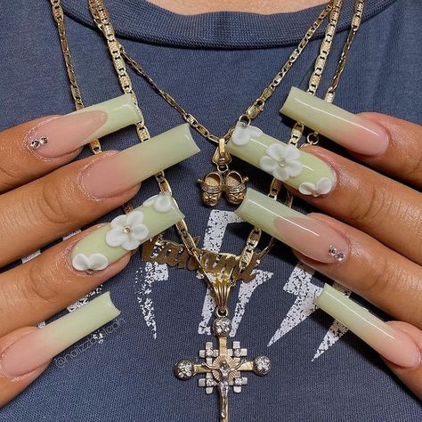 Green Baddie Nails, Quince Photos, 15 Nails, Sage Green Nails, Sweet 16 Nails, 15 Quinceanera, Quince Nails, Quinceanera Nails, Green Acrylic Nails