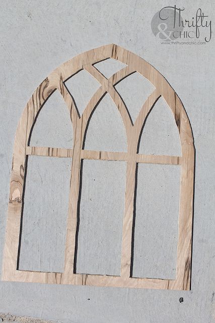 Diy Cathedral Window Frame, Diy Cathedral Window, Window Frame Diy, Farmhouse Window Frame, Window Farmhouse, Window Frame Decor, Frame Tutorial, Farmhouse Decor Diy, Farmhouse Window