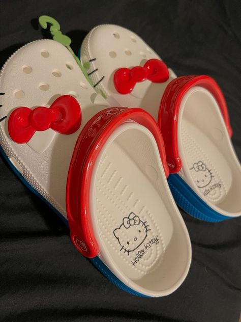 Hello Kitty Crocs, Hello Kitty Merchandise, Crocs Fashion, Hello Kitty House, Hello Kitty Shoes, Kitty Clothes, Hello Kitty Clothes, Hello Kitty Themes, Pretty Shoes Sneakers