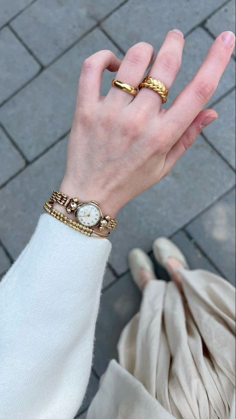 Trendy Watches Women, Watches Women Simple, خواتم خطوبة, Vintage Watches Women, Luxe Jewelry, Gold Rings Fashion, Bangles Jewelry Designs, Jewelry Fashion Trends, Classy Jewelry