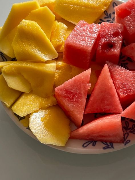 Mango Fruit Aesthetic, Summer Fruits Aesthetic, Mangoes Aesthetic, Mango Aesthetic Fruit, Summer Fruit Aesthetic, Mallory Aesthetic, Mango And Watermelon, Mango Aesthetic, Slow Life Aesthetic