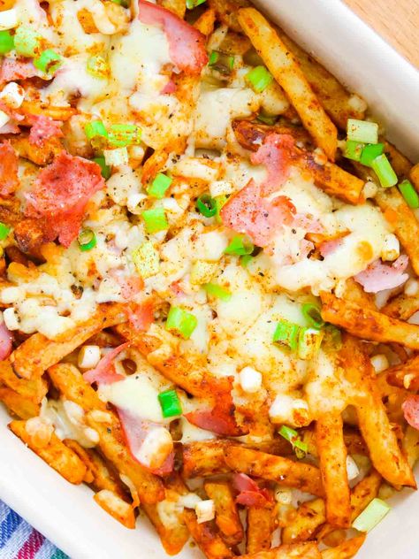 Loaded Fries Recipe, Oven Baked Chips, Air Fryer Chips, Dirty Fries, Recipe With Ground Beef, Chunky Chips, Homemade Chips, Bacon On The Grill, Loaded Fries