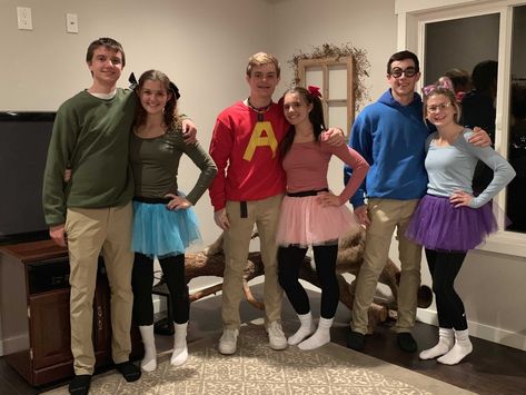 Group Halloween Costumes Alvin And The Chipmunks, Alvin And Chipettes Costumes, Alvin And The Chipmunks Costume Couple, Group Costume Ideas Men And Women, Alive And The Chipmunks Costumes, Chippetts Halloween Costume, Britney And Alvin Costume, Alvin And The Chipmunks Chipettes Costumes, Alvin And The Chipmunks Couple Costume