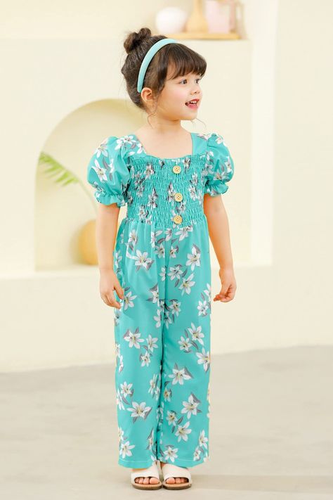 These toddler girl clothes are made of high-quality soft, breathable moisture-wicking cotton fabric, which is compact and strong in workmanship, wear-resistant and durable, washable and non-fading. Stylish floral prints and polka dot elements are combined with casual jumpsuits to create a unique style for girls. #toddle_girls #summer #jumpsuit Summer Jumpsuit, Dress Stylish, Kids Fashion Dress, Boutique Dress Designs, Frocks For Girls, Boutique Dress, Frock Design, Jumpsuit With Sleeves