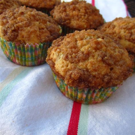 Brown Sugar Instant Oatmeal Muffins Instant Oatmeal Muffins, Easy Oatmeal Muffins, Instant Oatmeal Recipes, Maple Brown Sugar Oatmeal, Instant Oatmeal Packets, Oatmeal Muffin Recipes, Brown Sugar Oatmeal, Rhubarb Muffins, Sweet Breakfast Treats