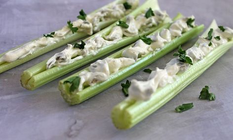 These celery sticks are stuffed with a creamy and tangy cream cheese dip packed with olives, capers and zesty lemon. This makes for a great snack between me... Olive Stuffed Celery, Stuffed Celery Sticks, Celery Recipe, Stuffed Celery, Keto Cream Cheese, Celery Recipes, Carb Counter, Taco Cups, Cream Cheese Dip