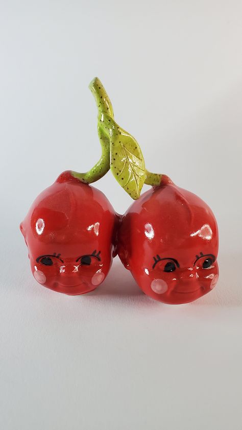 Ceramic cherries faces with speckle clay stem and leaf. Roughly 5 in. including stem. Vintage Clay Art, Clay Cherry, Clay Trinkets, Face Pottery, Small Ceramics, Ceramic Orchid, Cherry Bowl, Ceramic Home Decor, Clay Inspo