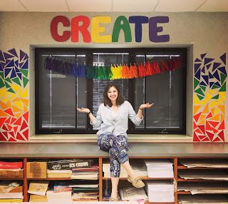 My First Classroom: Beginning of the year decorations. Art Gallery Wall Classroom, Elementary Art Classroom Decor, Classroom Art Display Wall, Art Classroom Ideas, Art Class Decorations, Classroom Art Display, First Classroom, Rainbow Display, Collaboration Art