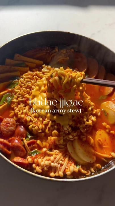 Budae Jjigae, Ramen Recipes Easy, Good Soup, Noodle Recipes Easy, Tasty Recipes Videos, Quick Recipes Snacks, Healthy Homemade Recipes, Delicious Snacks Recipes, Food Recepie