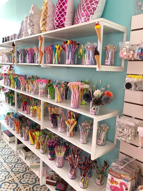 Unique Store Displays, Small Stationery Store Design, Stationery Store Design, Gift Shop Interiors, Bookstore Design, Stationery Business, Grocery Store Design, Stationary Store, Clothing Store Design