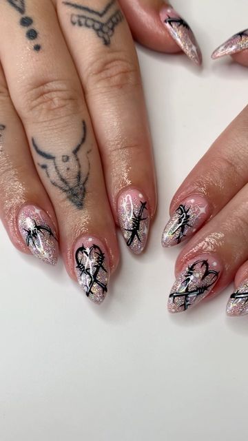 Gothic Nail Designs Short, Cute Short Goth Nails, Gothic Biab Nails, Barbed Wire Nail Art, Bmth Nails, Barb Wire Nails, Russian Nail Art, Barbwire Nails, Barbed Wire Nails