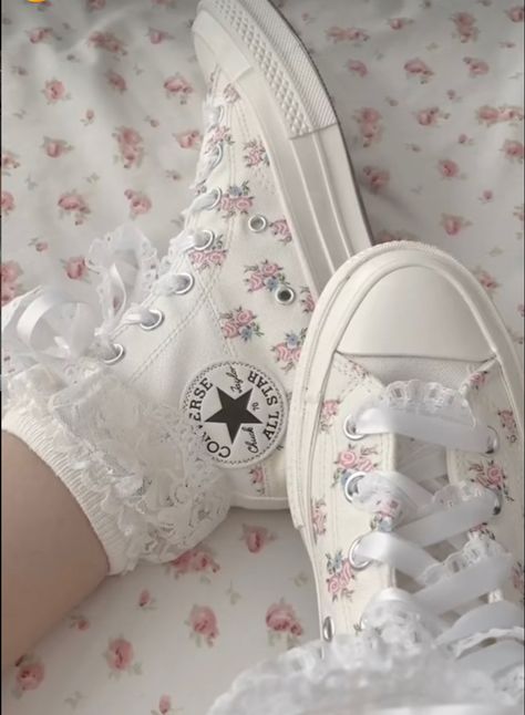 Cute Converse Shoes, Cute Converse, Trendy Shoes Sneakers, Dr Shoes, Pretty Shoes Sneakers, Kawaii Shoes, Cute Sneakers, Girly Shoes, Cute Nikes