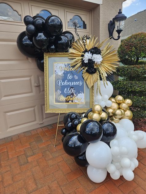 Graduation Entrance Decoration, Graduation Party Entrance Ideas, Balloon Entrance, Entrance Balloon Decoration, Black And Gold Backdrop With Balloons, All Black Retirement Party, Black Gold And Silver Retirement Party, Golden And Black Balloon Decoration, Black Golden Ballons Decoration