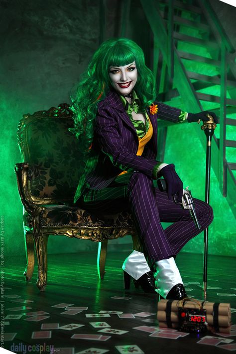 Female Joker from Batman - by Dark Incognito, photo by Akami Female Joker Cosplay, Female Joker, Joker Halloween, Joker Costume, Cosplay Cosplay, Dc Cosplay, Joker Cosplay, Amazing Cosplay, The Joker