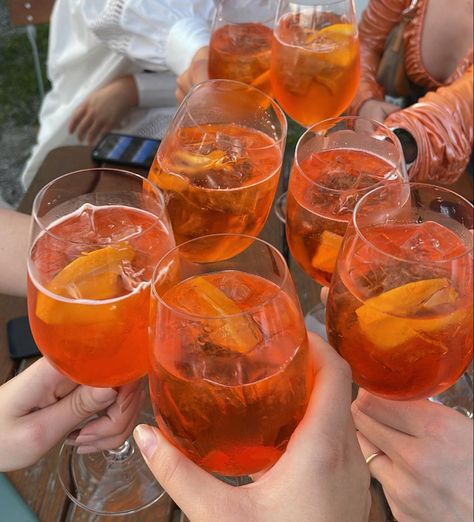 Scandinavian Summer Aesthetic, Night Summer Aesthetic, Swedish Summer, Scandinavian Summer, Night Summer, Italian Summer, Foto Ideas Instagram, Aperol Spritz, Summer Cocktails