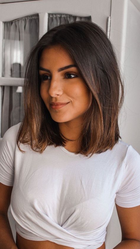 credit: ig @estelanewbold Cute Bob Hairstyles, Popular Short Haircuts, Long Bobs, Long To Short Hair, Bob Hairstyles For Fine Hair, Long Bob Hairstyles, Balayage Brunette, Penteado Cabelo Curto, Short Haircut