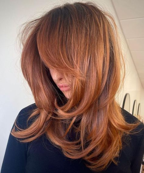 Caramel and Ginger Balayage for Cool-Tone Complexion Copper Brunette Balayage, Ginger Balayage On Brown Hair, Brown Copper Balayage, Ginger Hair Ideas, Ginger Balayage, Ginger Brown Hair, Copper Brunette, Bright Copper Hair, Copper Balayage Brunette