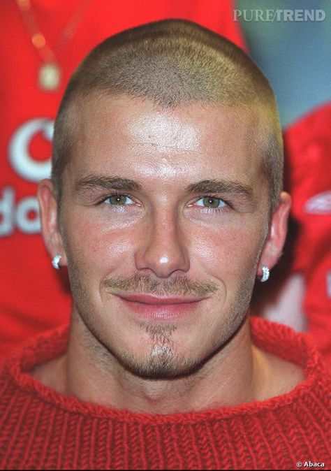 David Beckham Buzzcut, Men Hairline, Beckham Outfit, David Beckham Haircut, David Beckham Manchester United, Hairstyles For Teenage Guys, Gender Neutral Style, Pop Culture Fashion, Teenage Guys