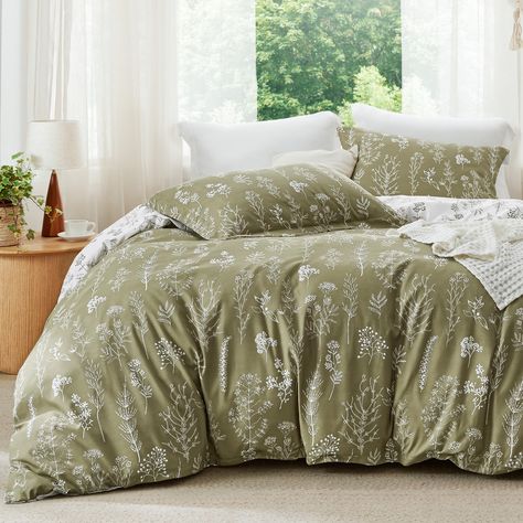 PRICES MAY VARY. Unique Reversible Design: This floral comforter set is reversible with contrasting colors. Simply flip the comforter or the pillow shams over to refresh your interior decor. The vivid floral and tree branch patterns add an elegant touch and a botanical vibe to your sleeping space. Optimal Comfort: Featuring Bedsure's thoroughly tested, high-grade down alternative filling blend to provide right warmth while ensuring optimal support, this polyester microfiber comforter set offers Olive Green Bedding Decor, Cute Bed Sheets Green, Unique Comforter Sets, Green Aesthetic Bedding, Dark Floral Bedding, Cute Comforter Sets, Warm Earthy Bedroom, Bedroom Decor Sage Green, Olive Green Comforter