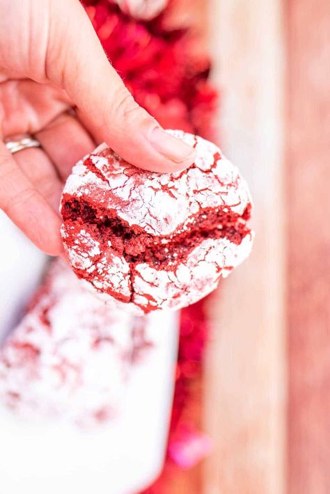 Crinkle Cookies Cake Mix, Red Velvet Cake Mix Cookies, Red Velvet Crinkles, Red Velvet Cookie Recipe, 50 Cake, Red Velvet Crinkle Cookies, Cake Mix Recipe, Red Velvet Recipes, Crinkle Cookies Recipe